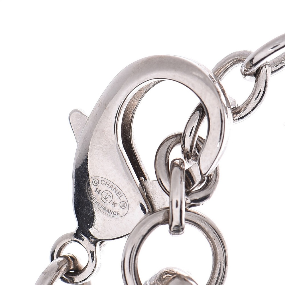 CHANEL Plexiglass Pearl
CC Padlock Bracelet Silver - Picture 6 of 7